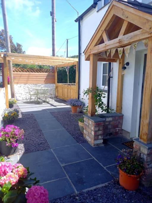 Cosy 2 Bed Cottage Between Snowdonia And The Sea Llandegai Экстерьер фото